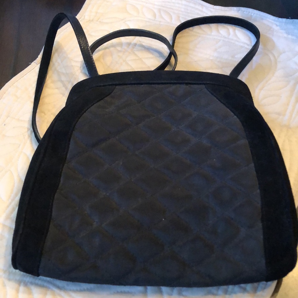 👛Vintage Salvatore Ferragamo Suede trim, tufted raised fabric, leather strap bag - Picture 2 of 13